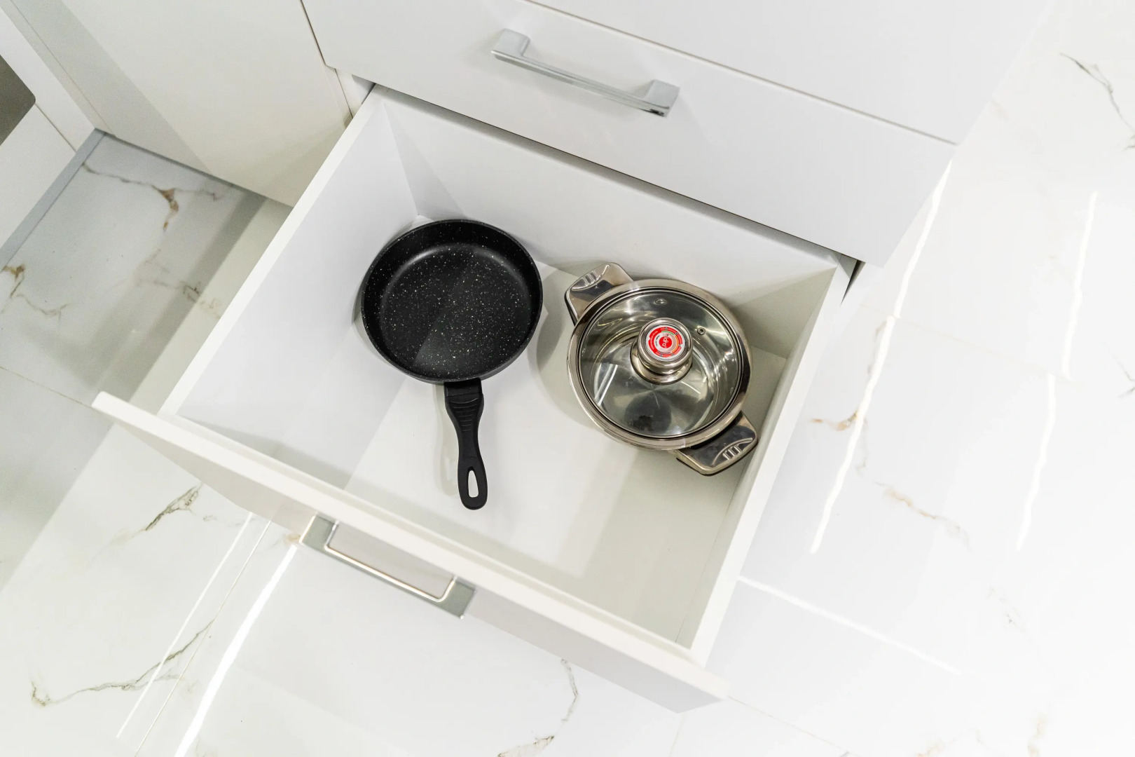 Апартаменты в Совpeмeннoм ЖK в Пяти Минутaх Ходьбы oт Мopя от LеtоApart