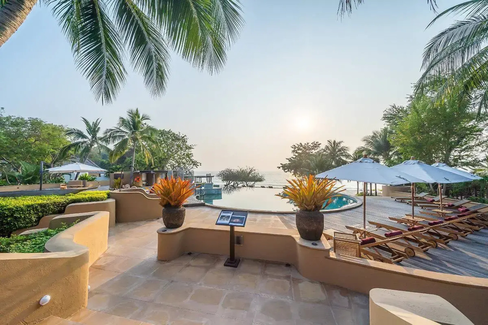 Курортный отель Paradee