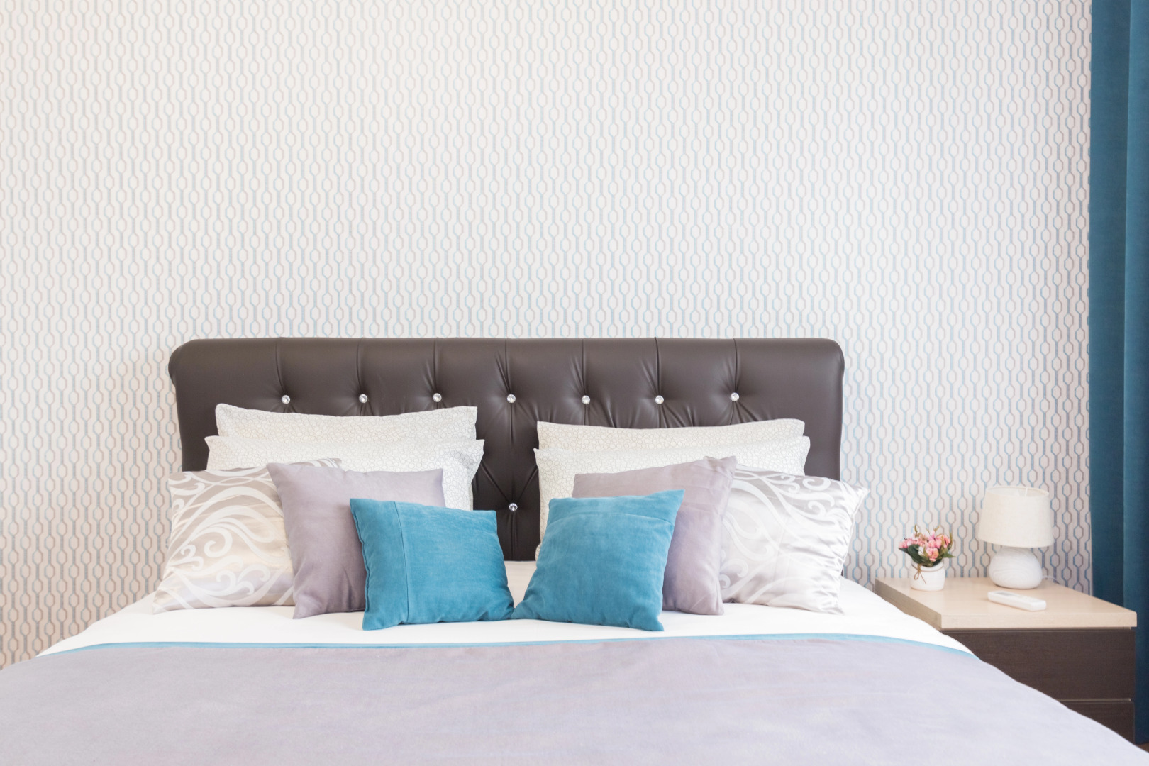 Апартаменты двухкомнатные в центре на ул.Горького 152. Сова-Дом