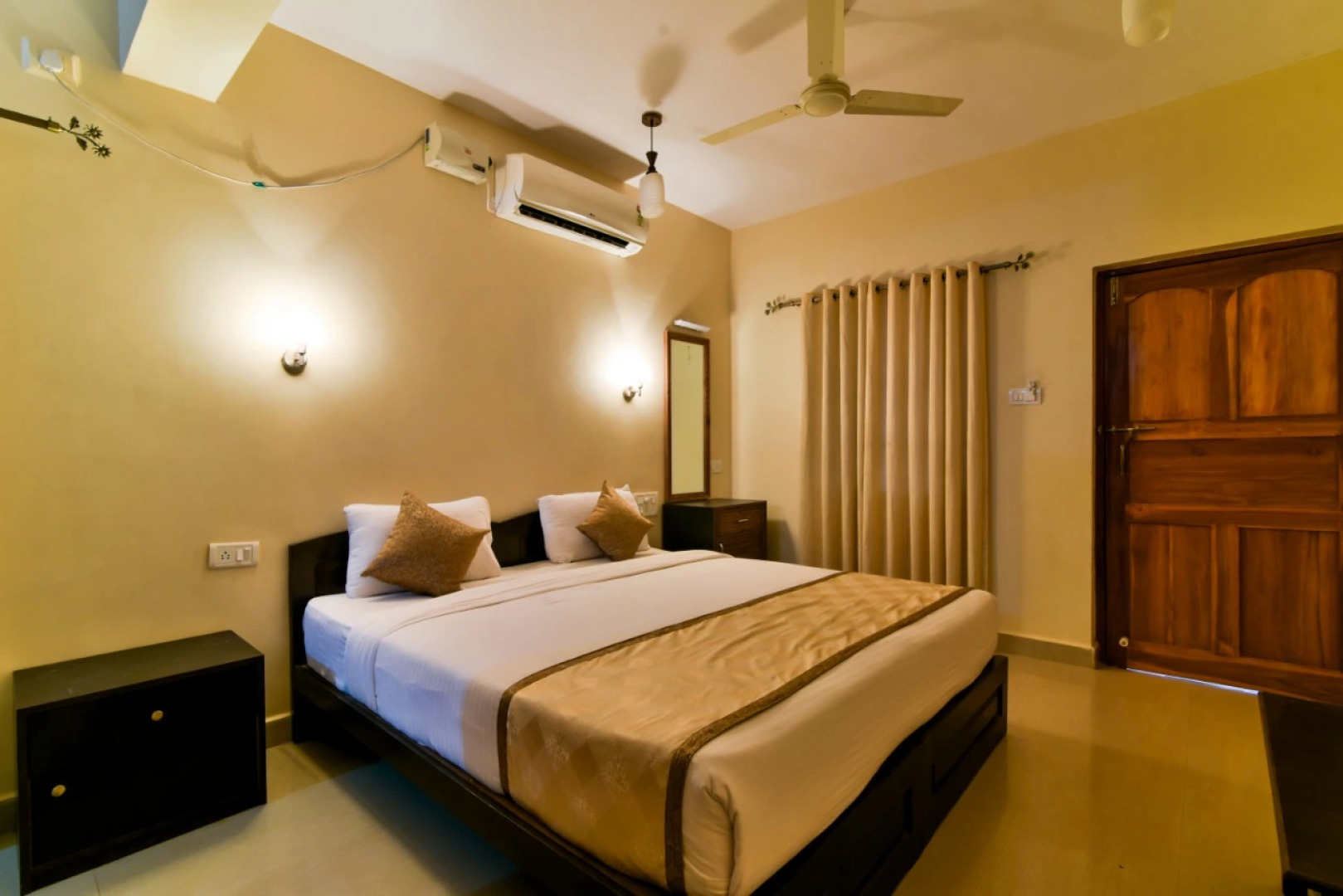 Отель Baga Fantacia Beach Inn