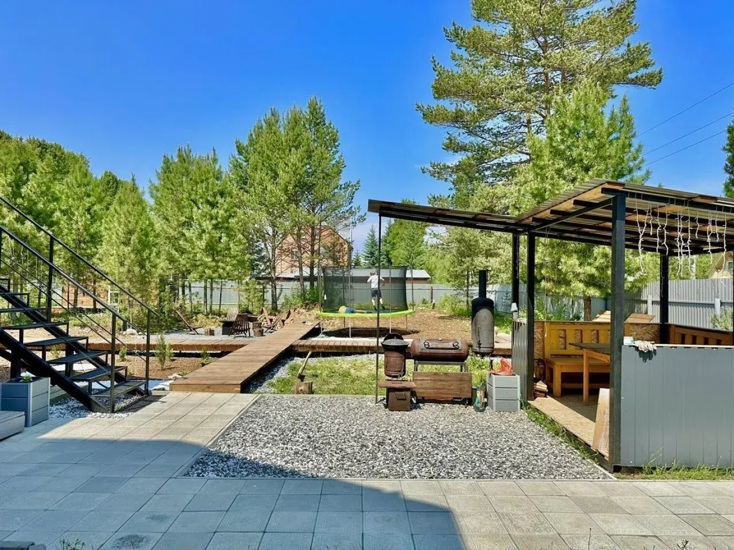 Частный дом Хвоя в окружении кедрового леса