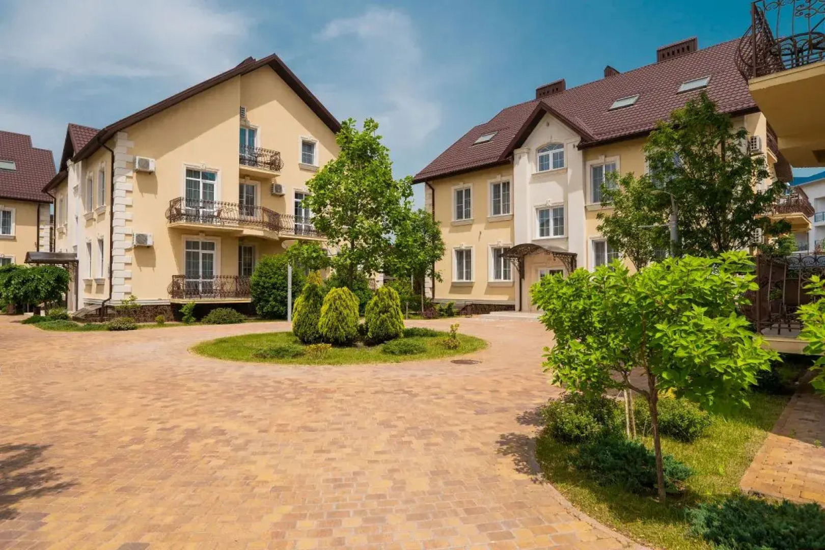 Курортный отель Дивный Мир Усадьба Шато  4****