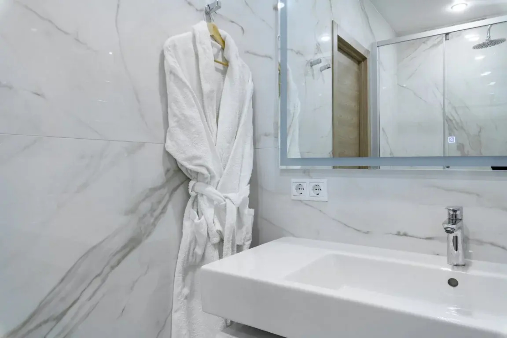 Апартаменты NicePlaceSPb на Большеохтинском 15к2