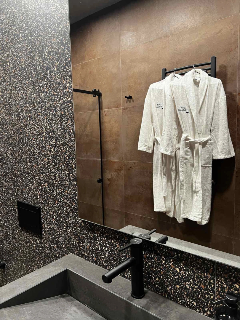 Apartments Leitmotif