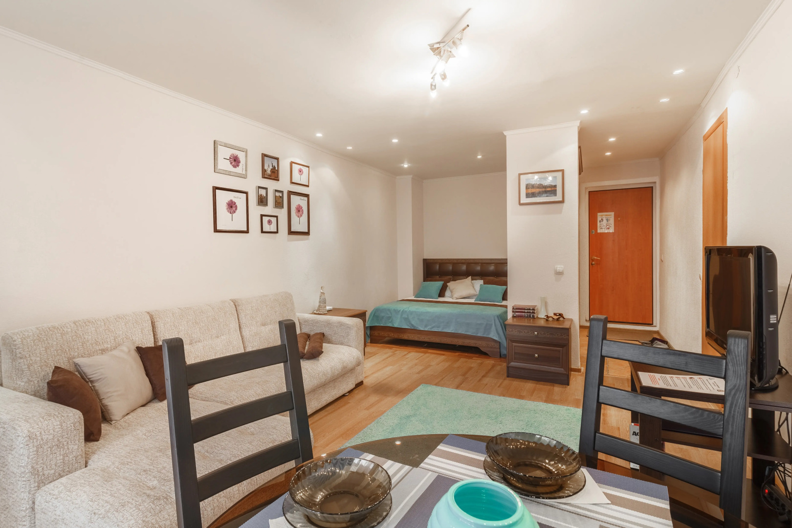 Апартаменты на Большой Покровской 73 в самом центре. Сова-Дом