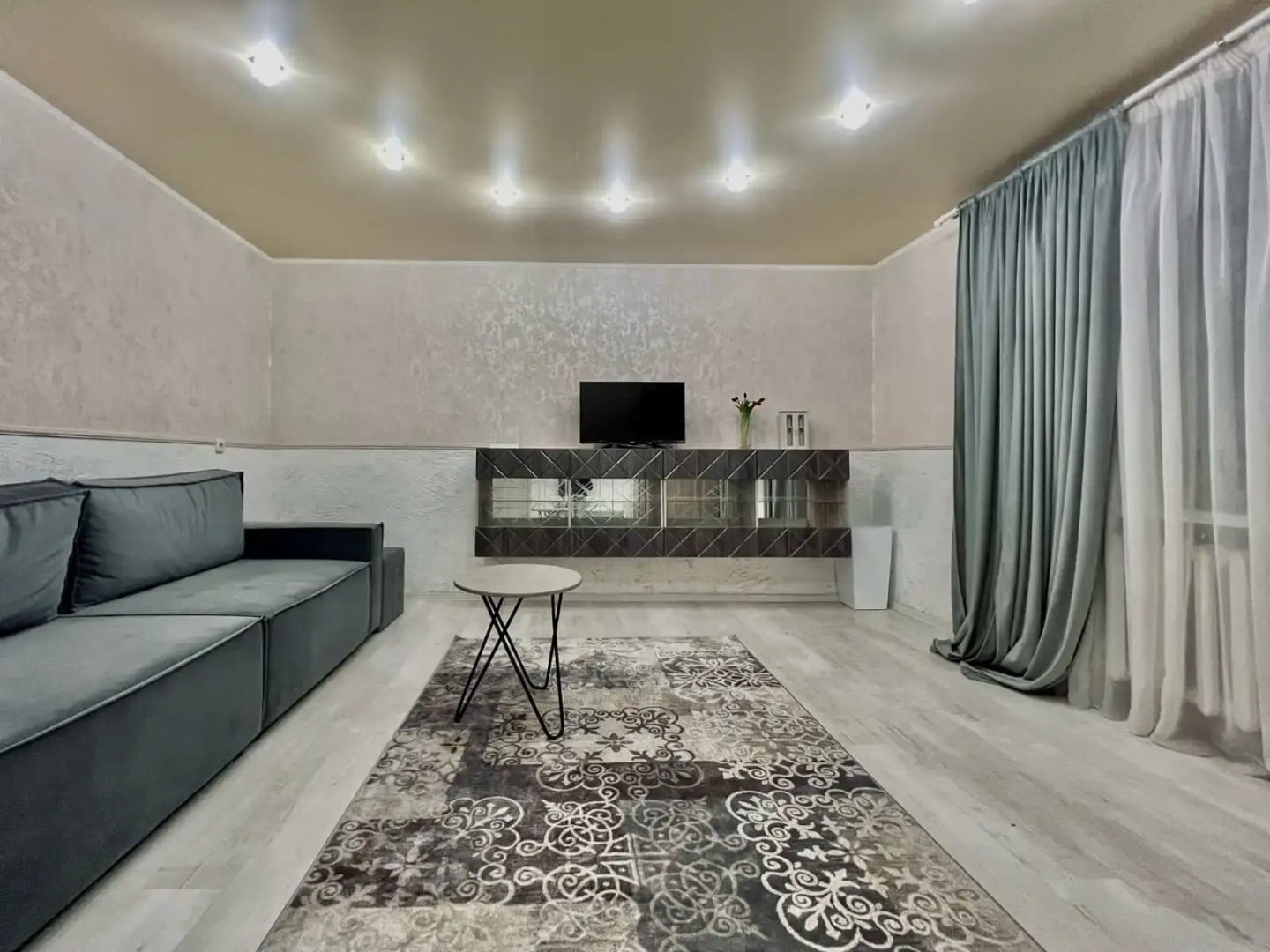 Двухкомнатная Квартира возле Площади Победы, Азгура 3