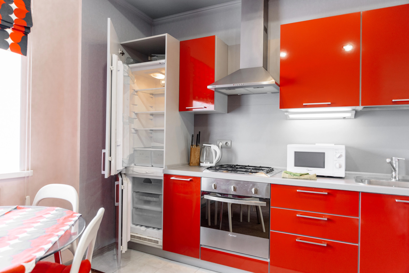 Апартаменты в Центре На 1 Линии с Видом на Крейсер Михаил Кутузов Море и Форумную Площадь от LetoAрart