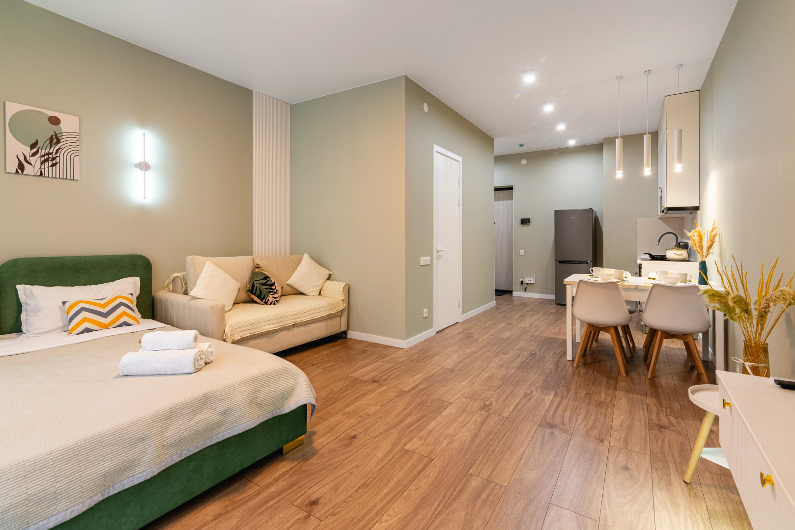 Апартаменты Уютная студия Фисташка в сердце города (170)