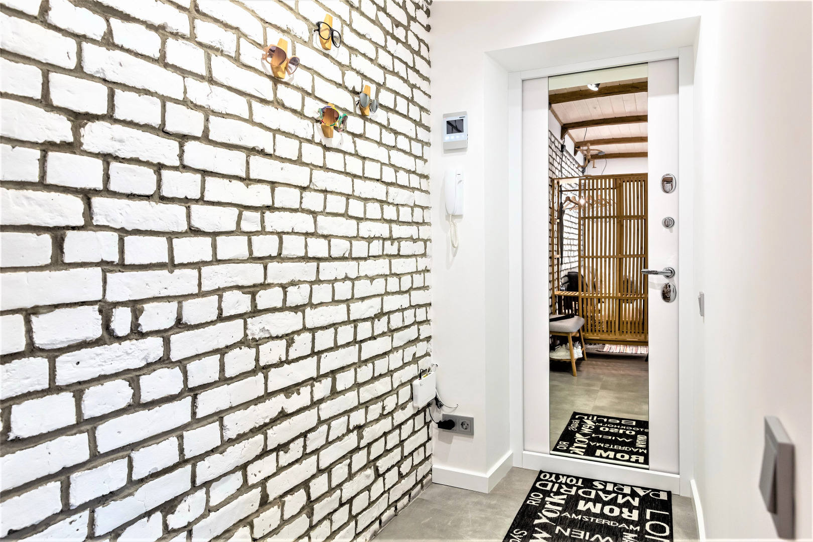 Апартаменты InterLoft 2 City Center Free Parking Wi-Fi 100/50 Smart TV