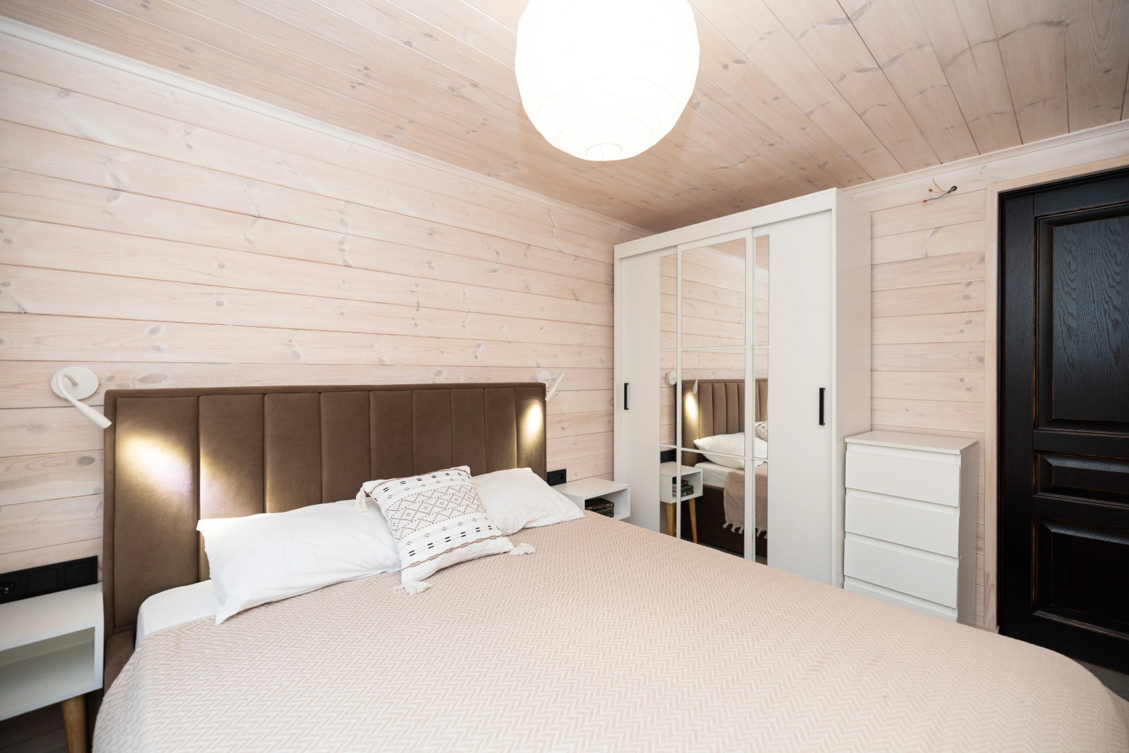 Частный дом Домик в лесу