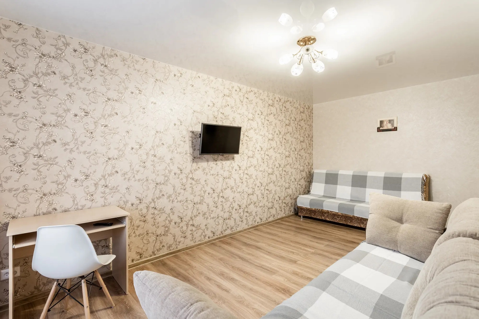 Апартаменты на Сутки на улице Октябрьской 46