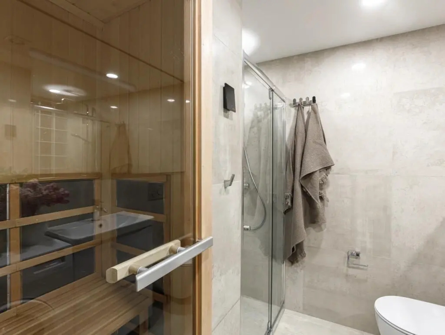 Квартира Двухуровневая Студия в Центре с Сауной