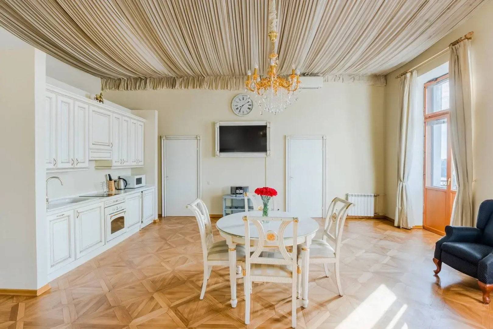 Апартаменты a.m. Rooms Neva Balcony (Angliyskaya Naberezhnaya)