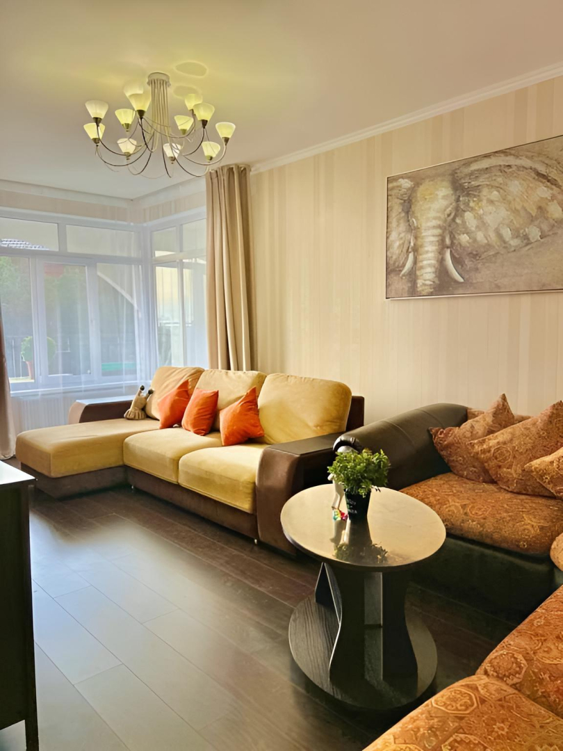 Улучшенные трехкомнатные апартаменты с террасой