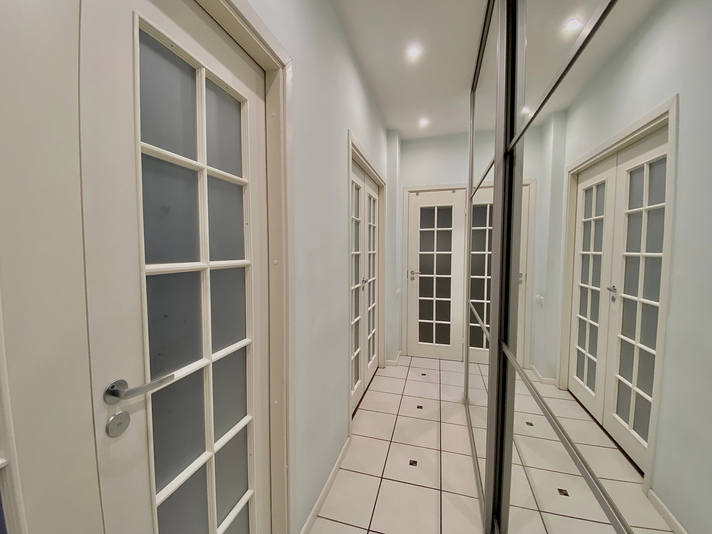 Апартаменты с балконами и видом на тверскую площадь и Мэрию Москвы