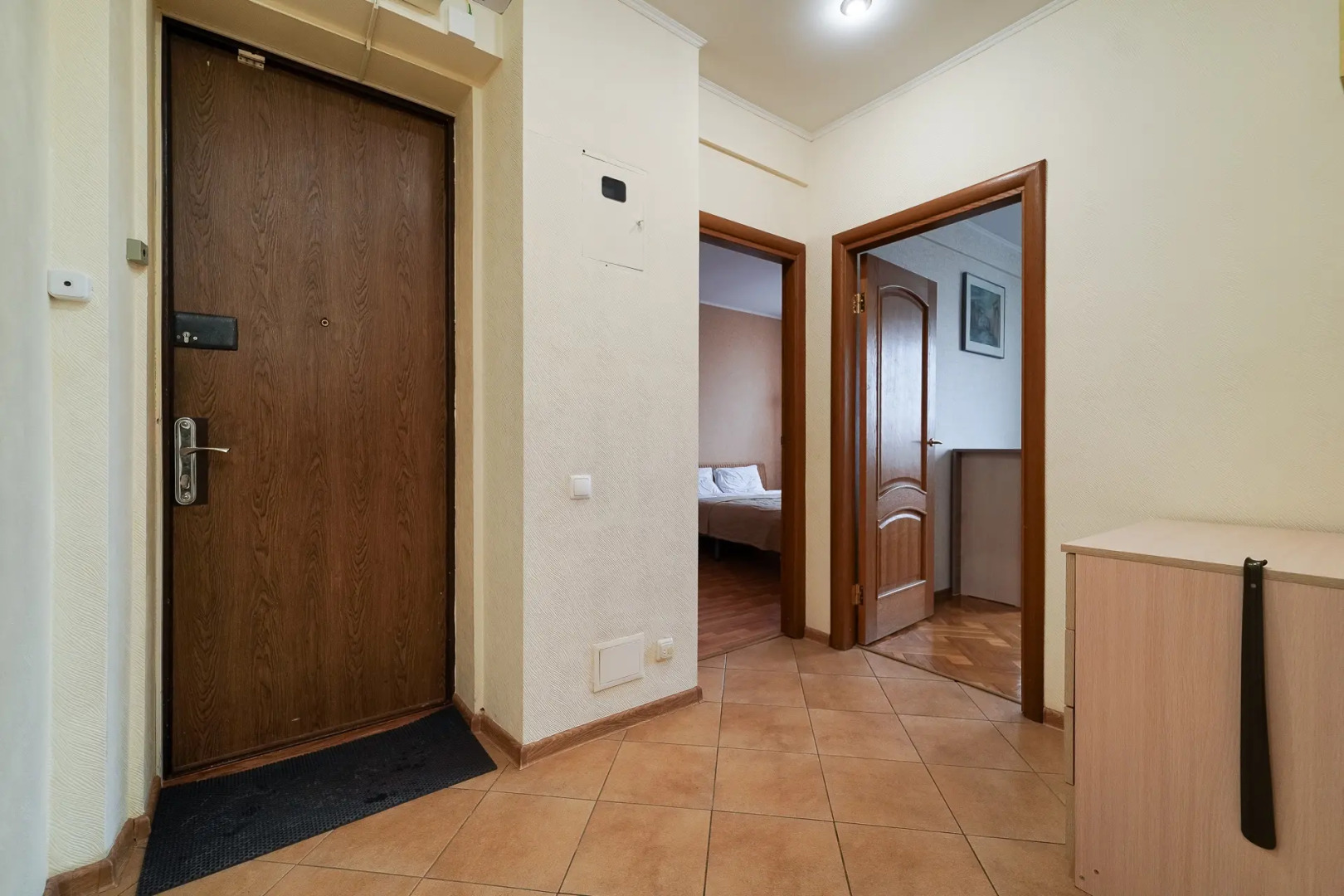 Квартира Просторная 3-комнатная в Центре Возле Метро