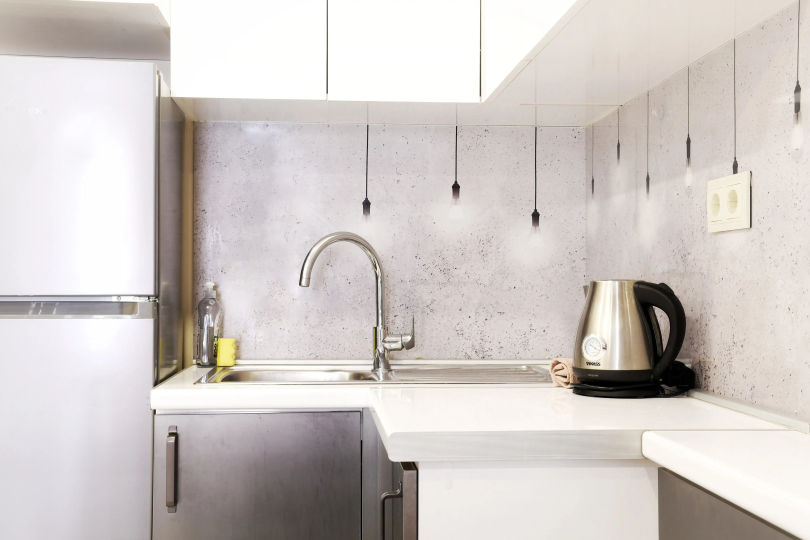 Апартаменты Stylish Gem Steps to Republic Square