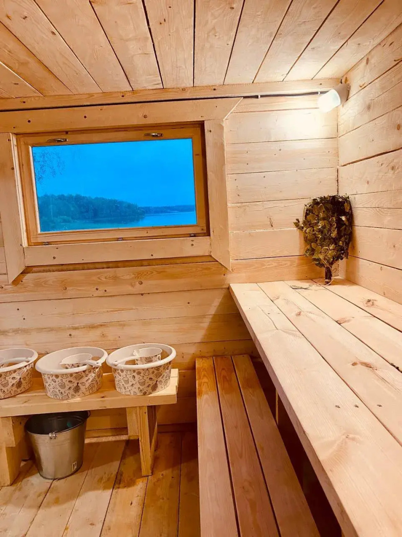 Шале с баней на берегу озера