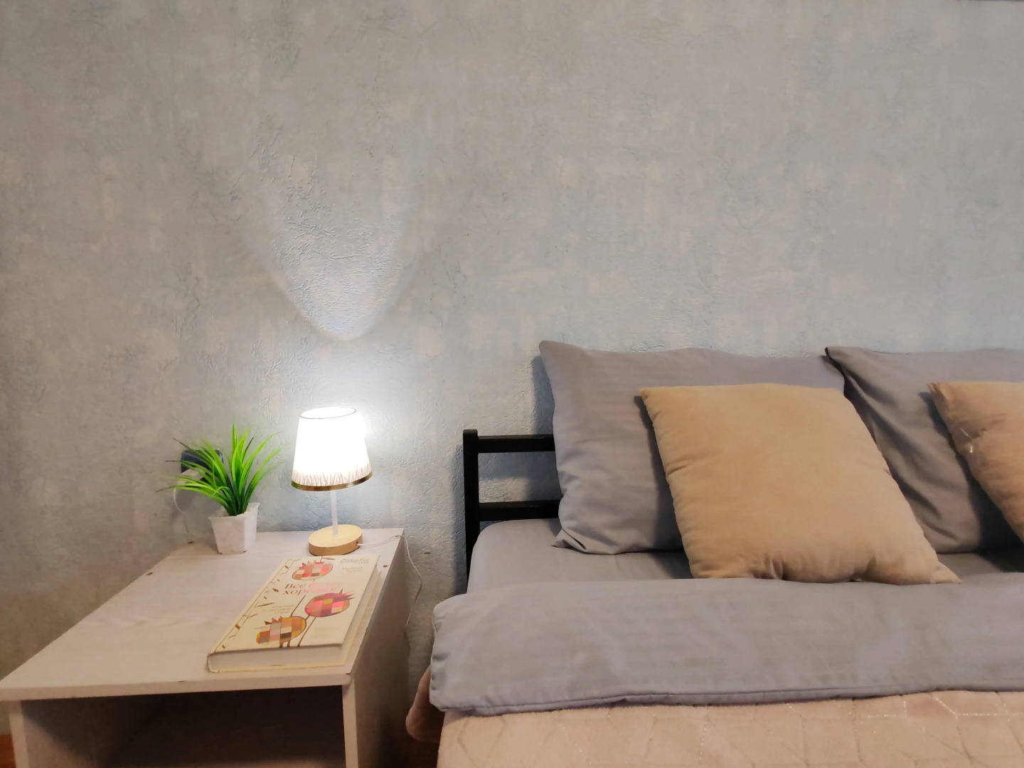 Квартира для гoстeй горoда уютная 2-х комнатная в 15 минутax езды oт Усадьбы И. И. Шишкина, великoгo pуccкого худoжникa рядом с заповeдникoм