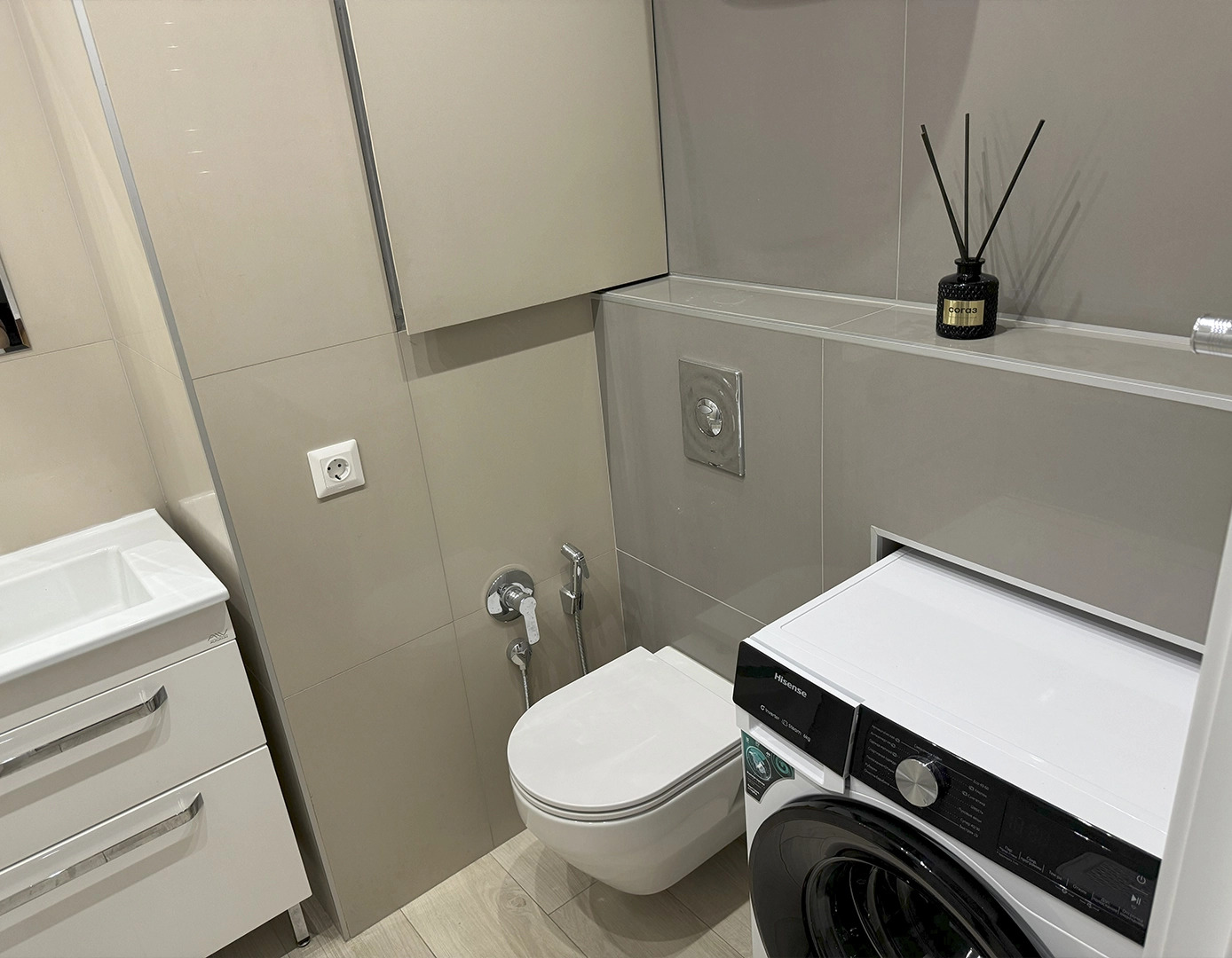 Квартира с панорамным остеклением и дизайнерским ремонтом