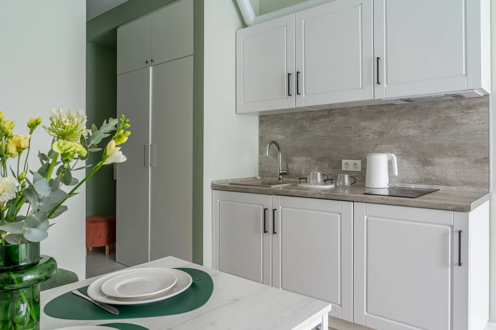 Студия у Метро Космонавтов