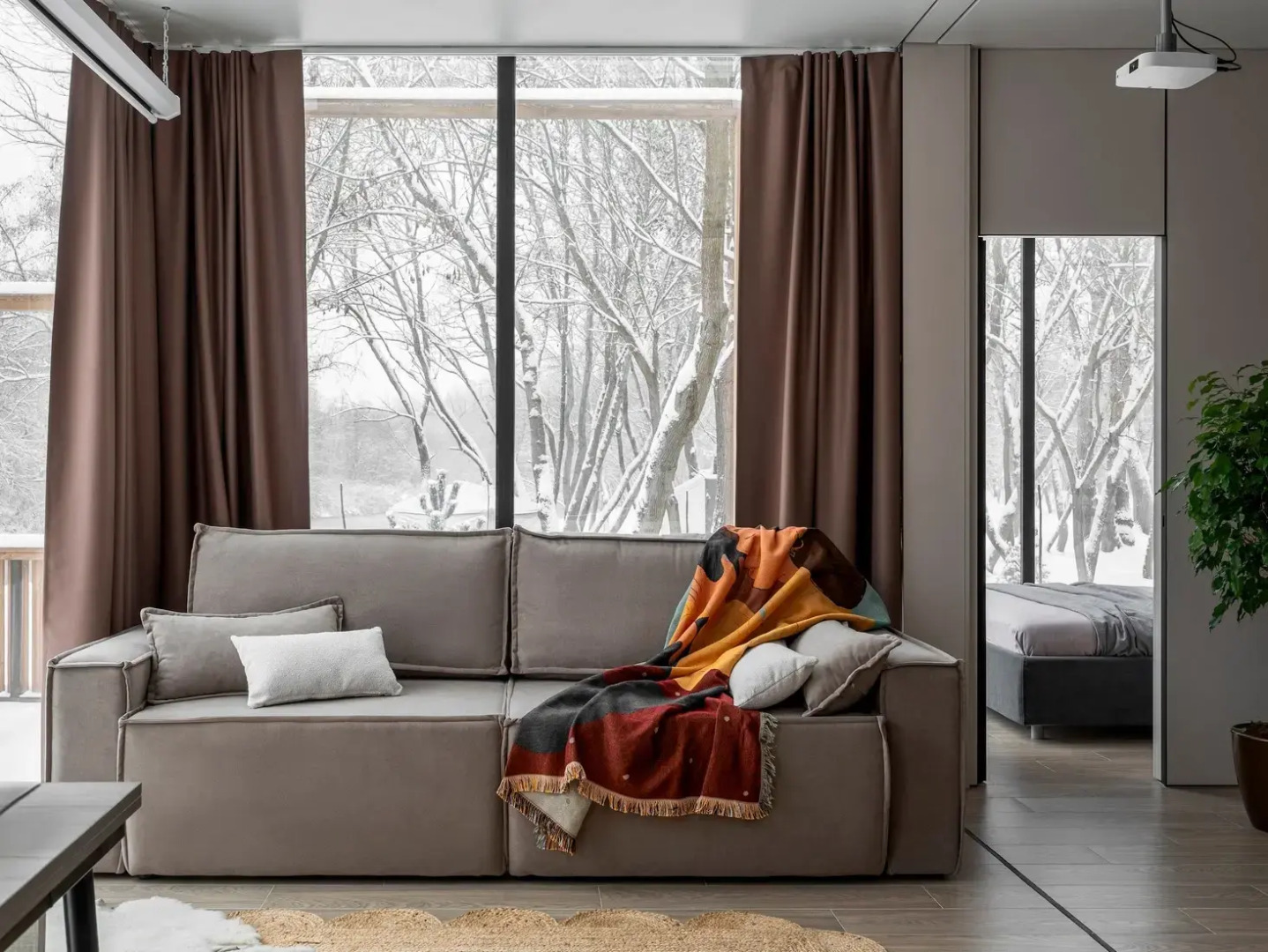 Частный Дом на Берегу Реки с Приватной Террасой и Джакузи