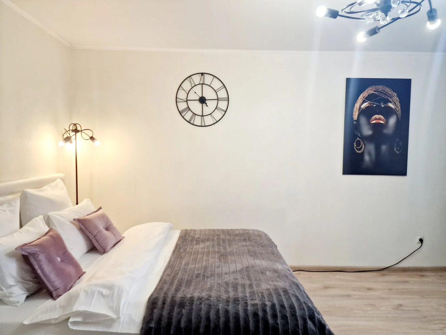 Апартаменты Двухкомнатные Центр, у площади Победы,Черняховского 12А,Колибри#12А