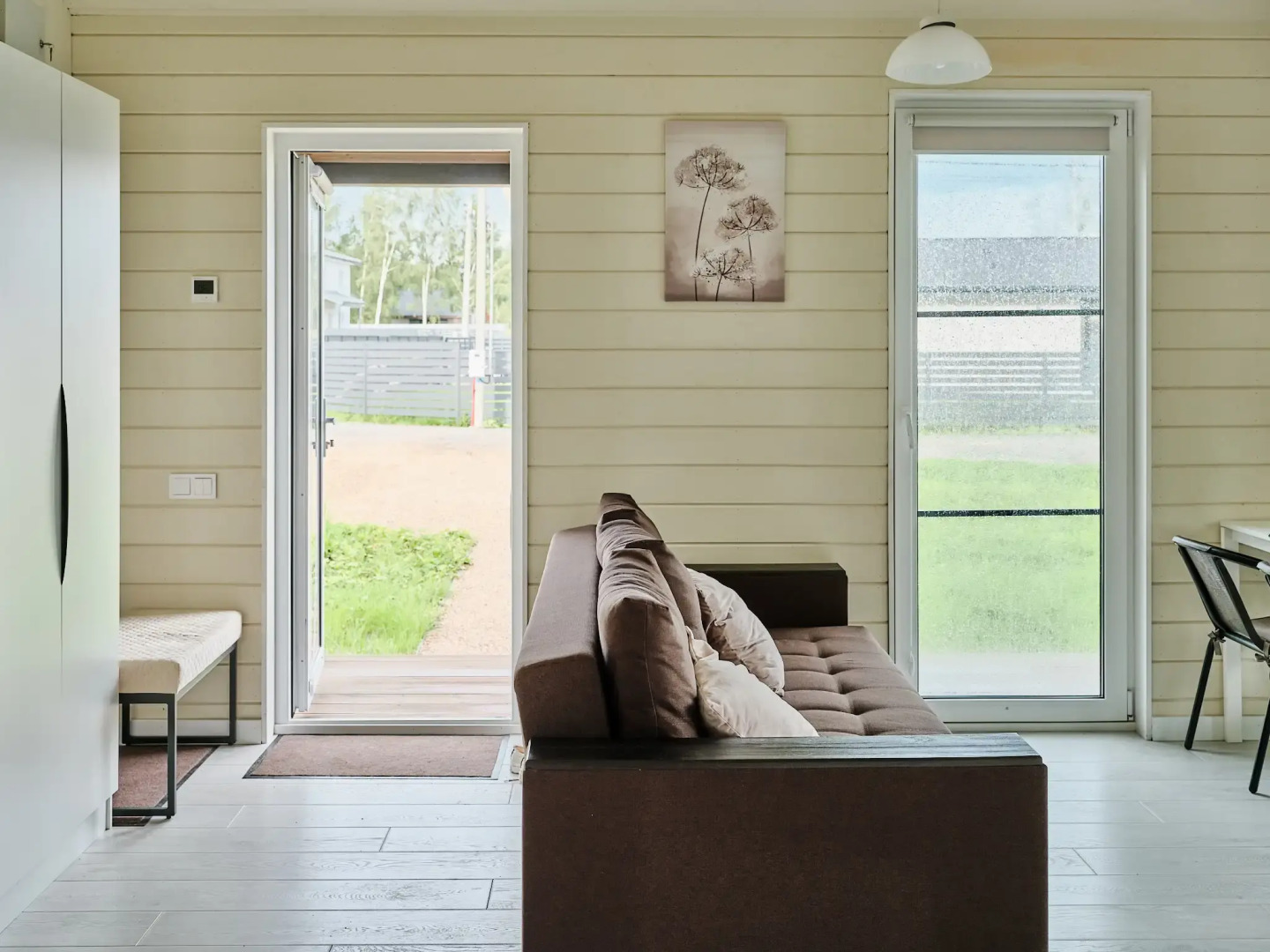 Частный дом с сауной, детской и спортивной площадкой