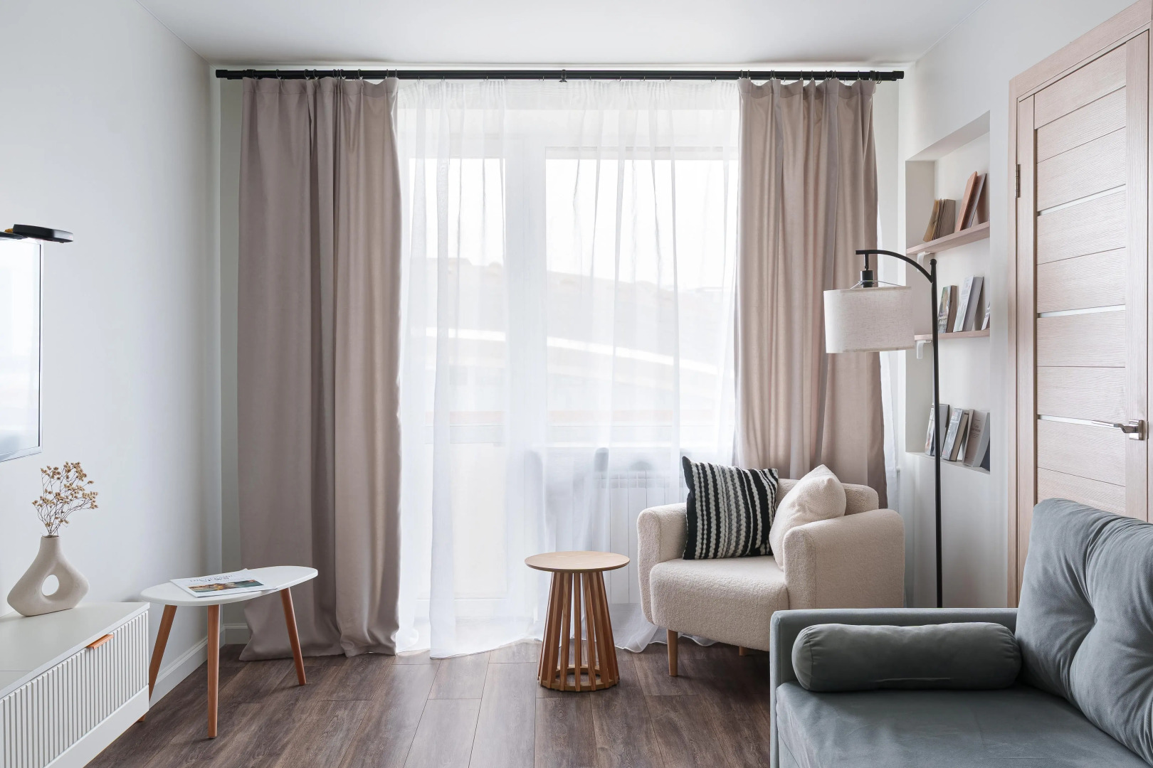 Апартаменты с видом на Комаровский рынок в центре города