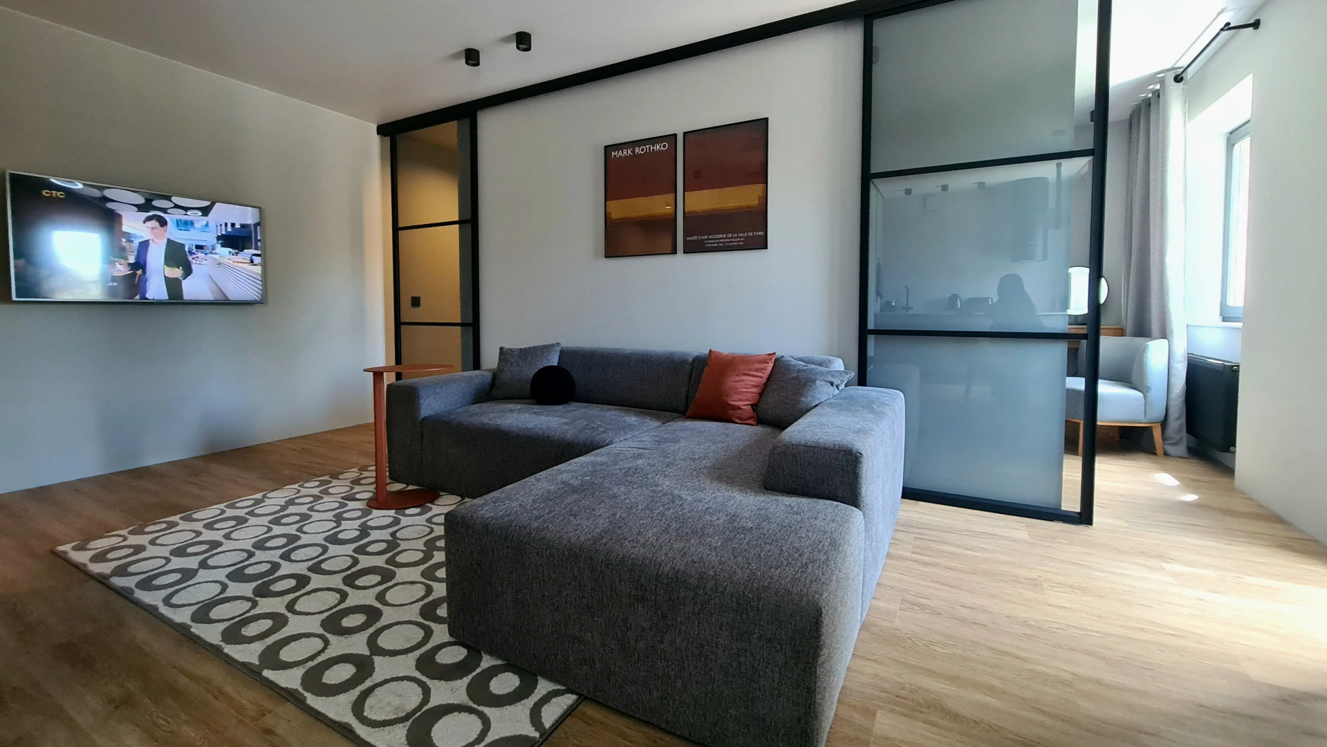 Квартира новая в центре RomanovApart