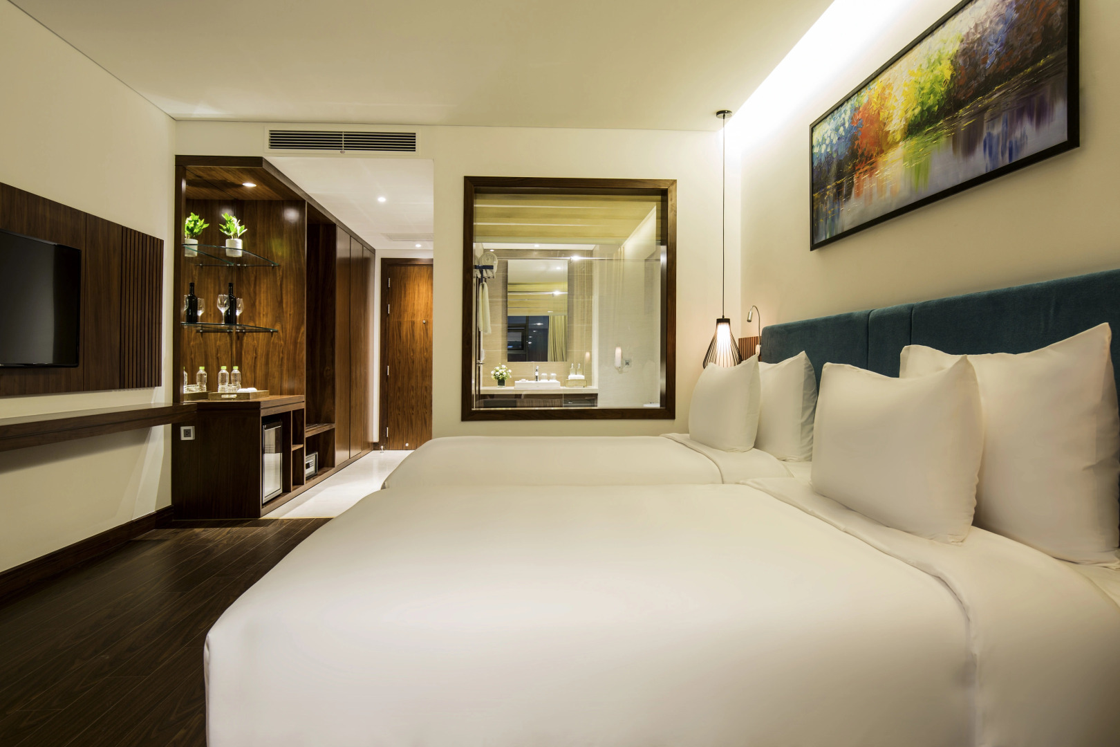 Отель Maximilan Danang Beach