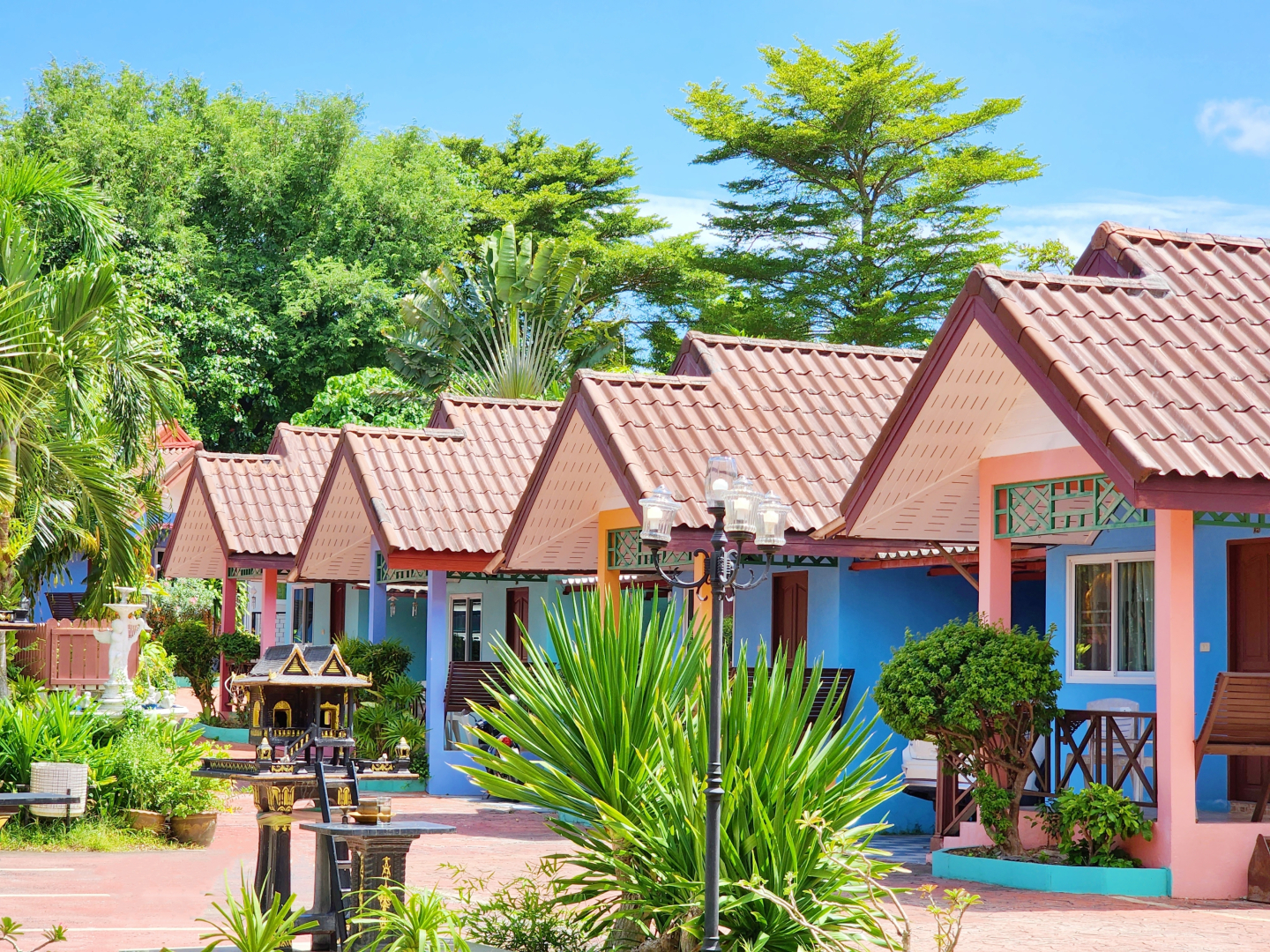 Курортный отель Phaithong Sotel Resort