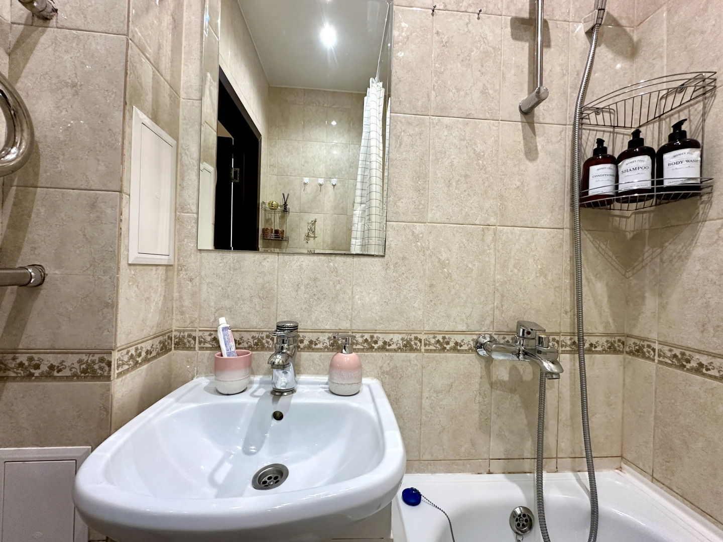 Сакура рядом ТЦ Кристалл