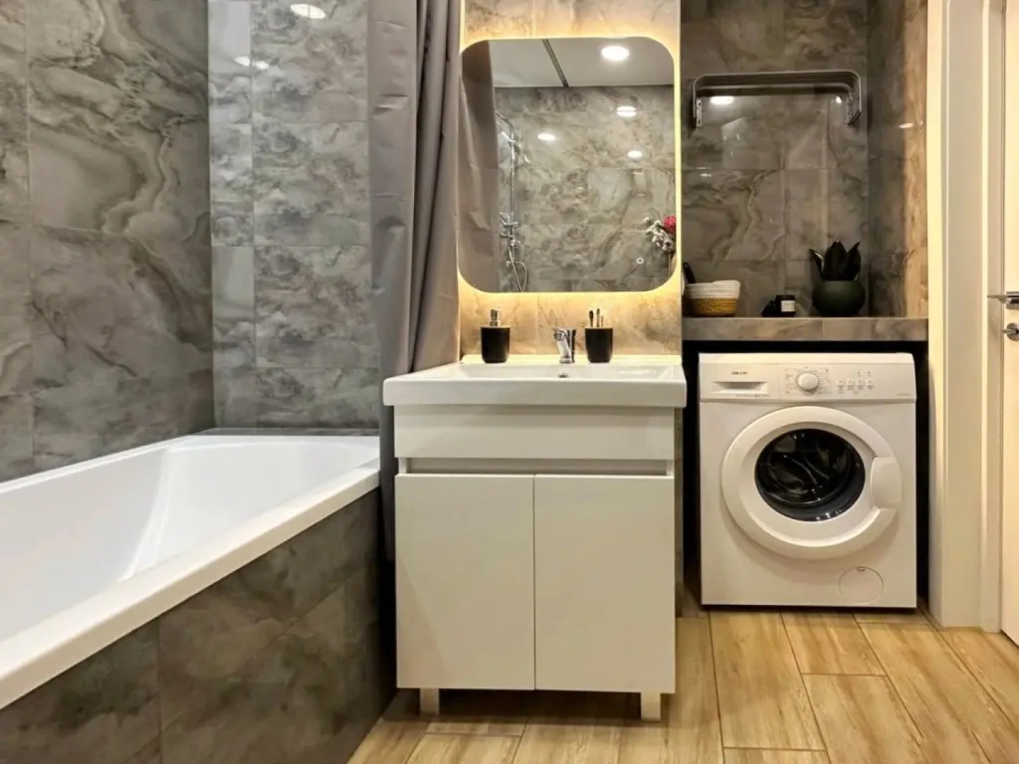 Апартаменты Комфортная возле МВДЦ Сибирь 1