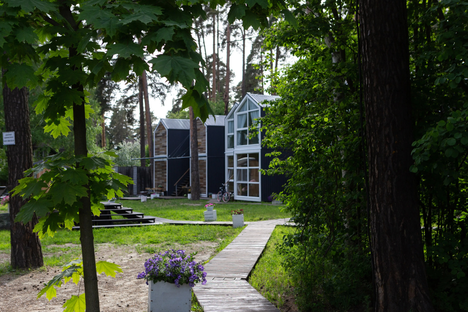 Коттеджи Скворешники