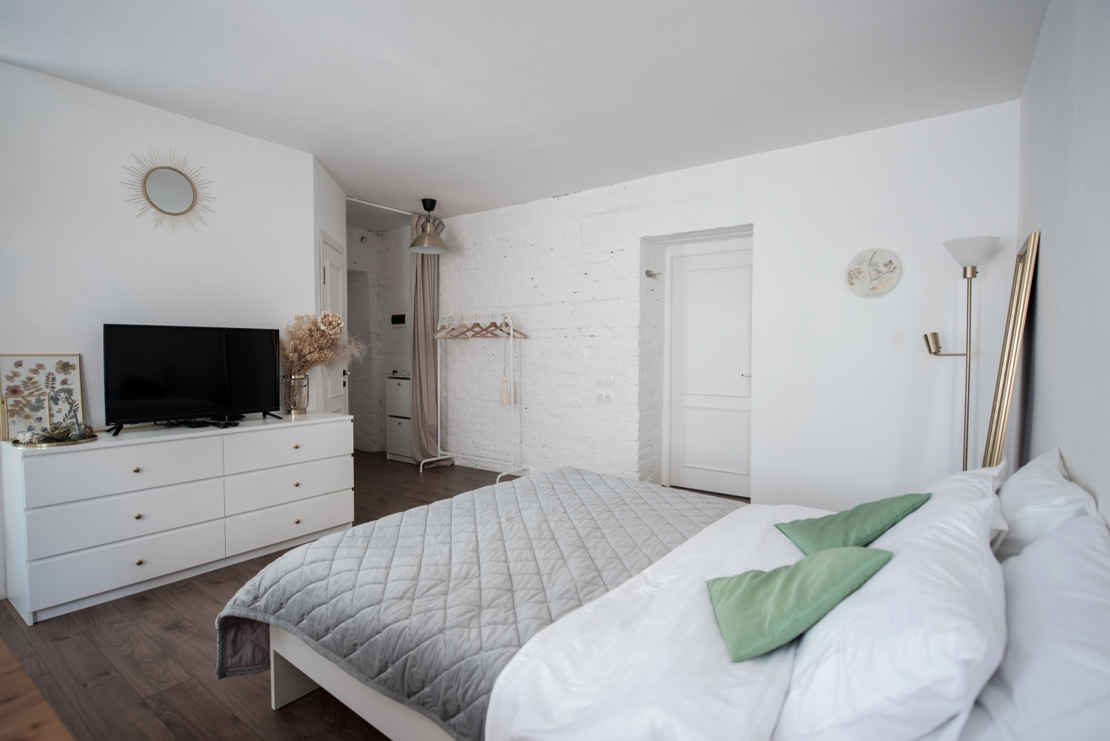 Апартаменты Smile Apartments Уютные в Самом Центре Города 1