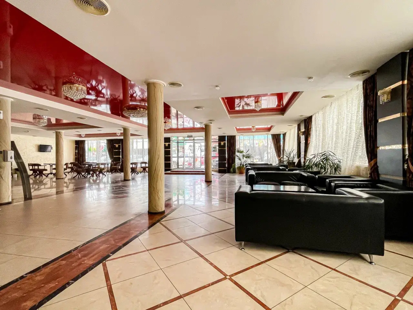 Отель Меридиан Плаза