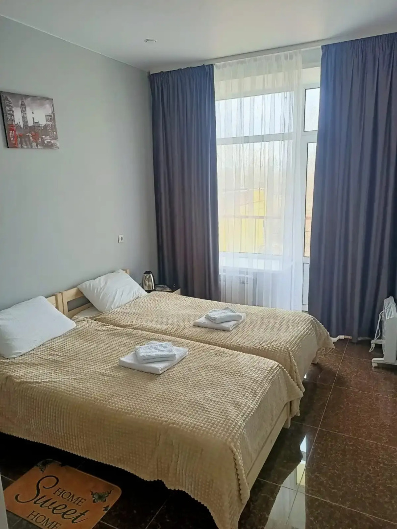 Отель на радужной