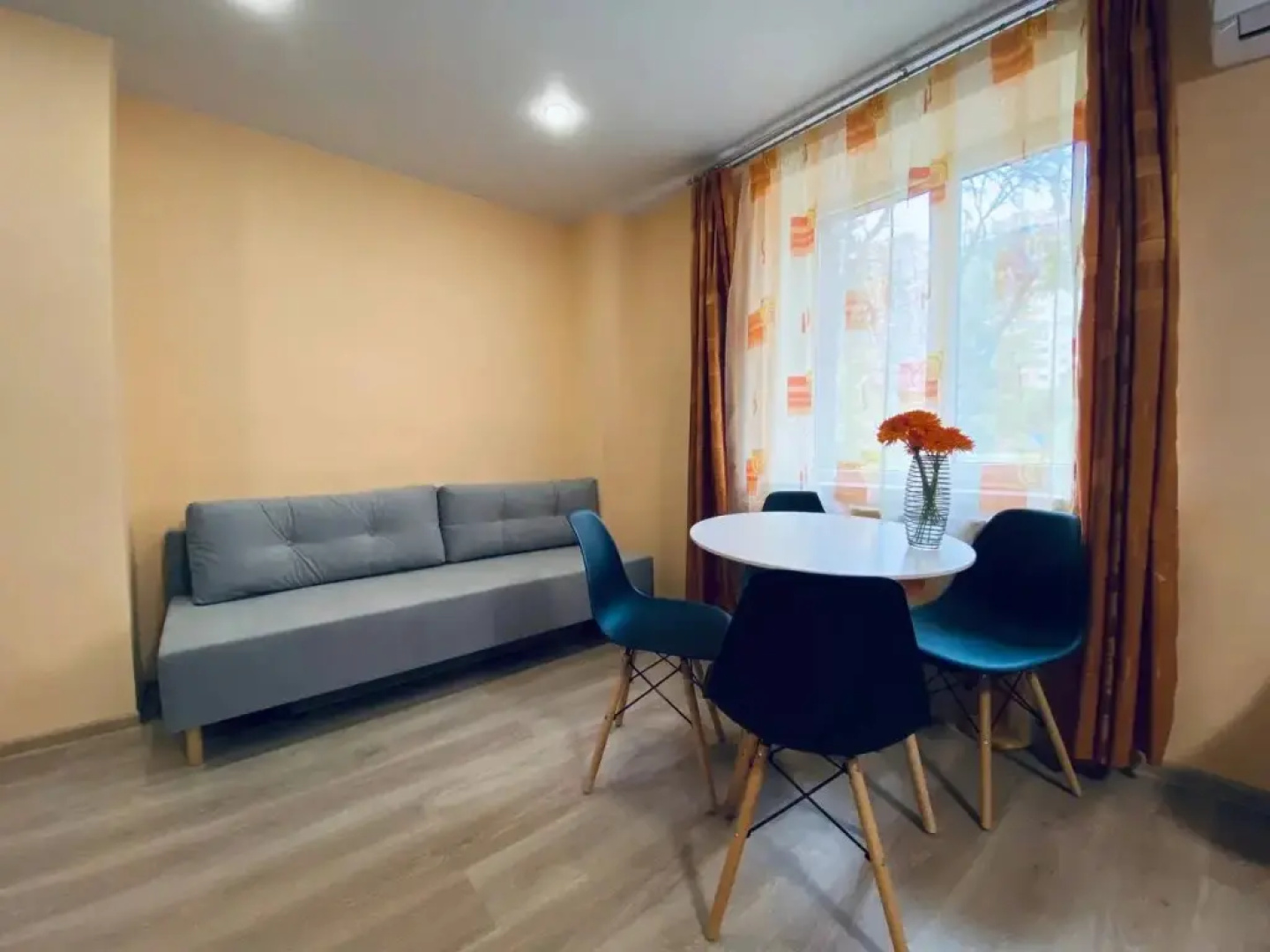 Апартаменты Room-Room Хользунова 38