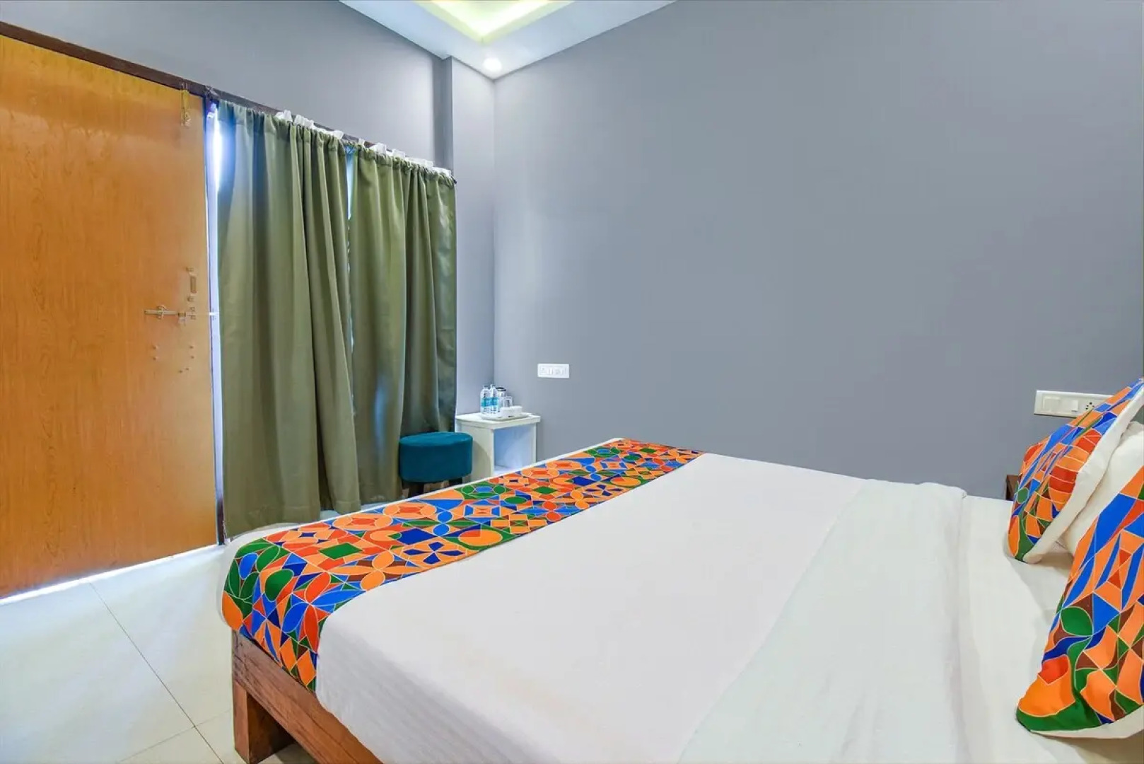 Hotel YogiTree beach Resort & Cafe