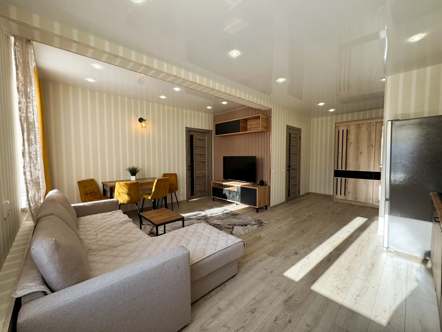 Квартира 2-комнатная на Октябрьской 3