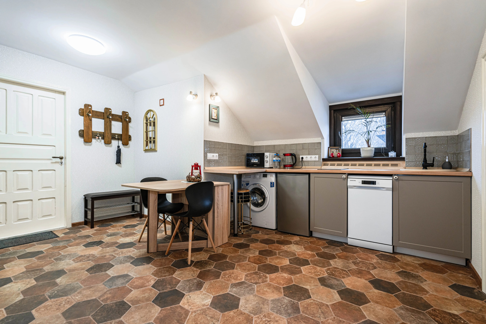 Квартира Трехкомнатная Московская 12