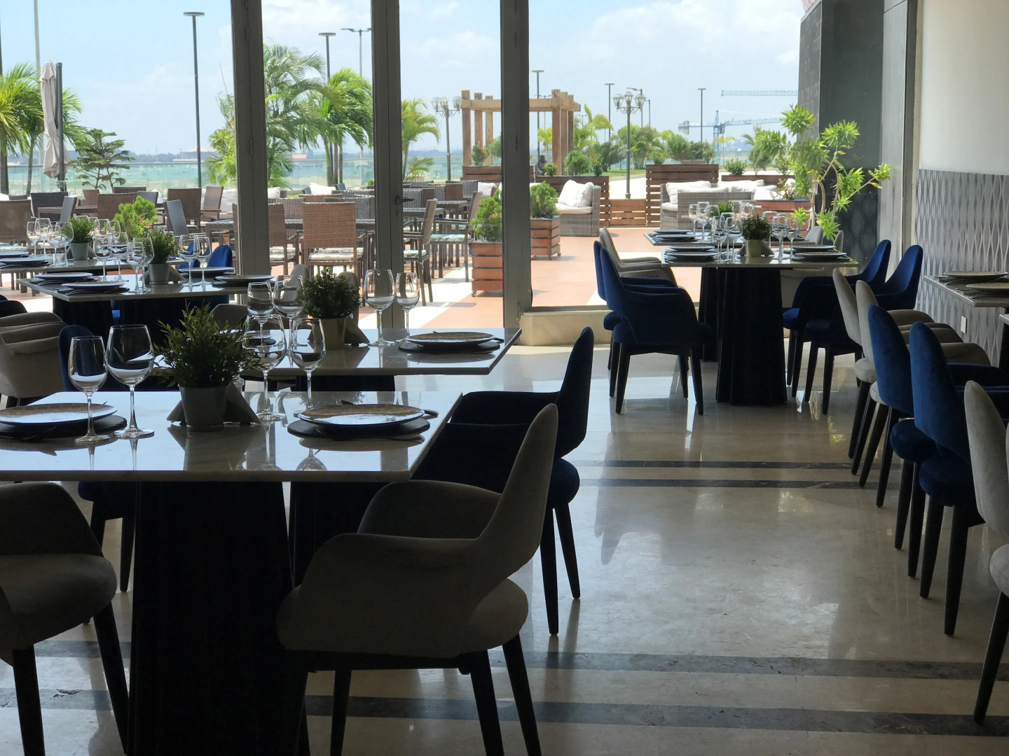 Апартаменты HEYCH Residences - Eko Pearl Towers