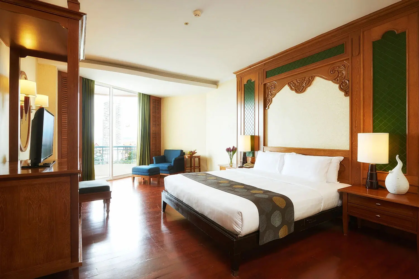 Отель Long Beach Garden Hotel & Pavilions