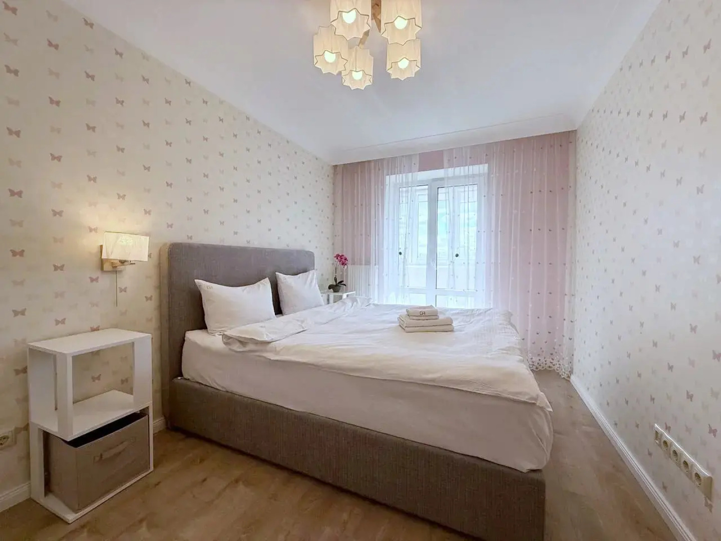 Апартаменты 4-комнатные HomeApart Сторожовская 8 (2)