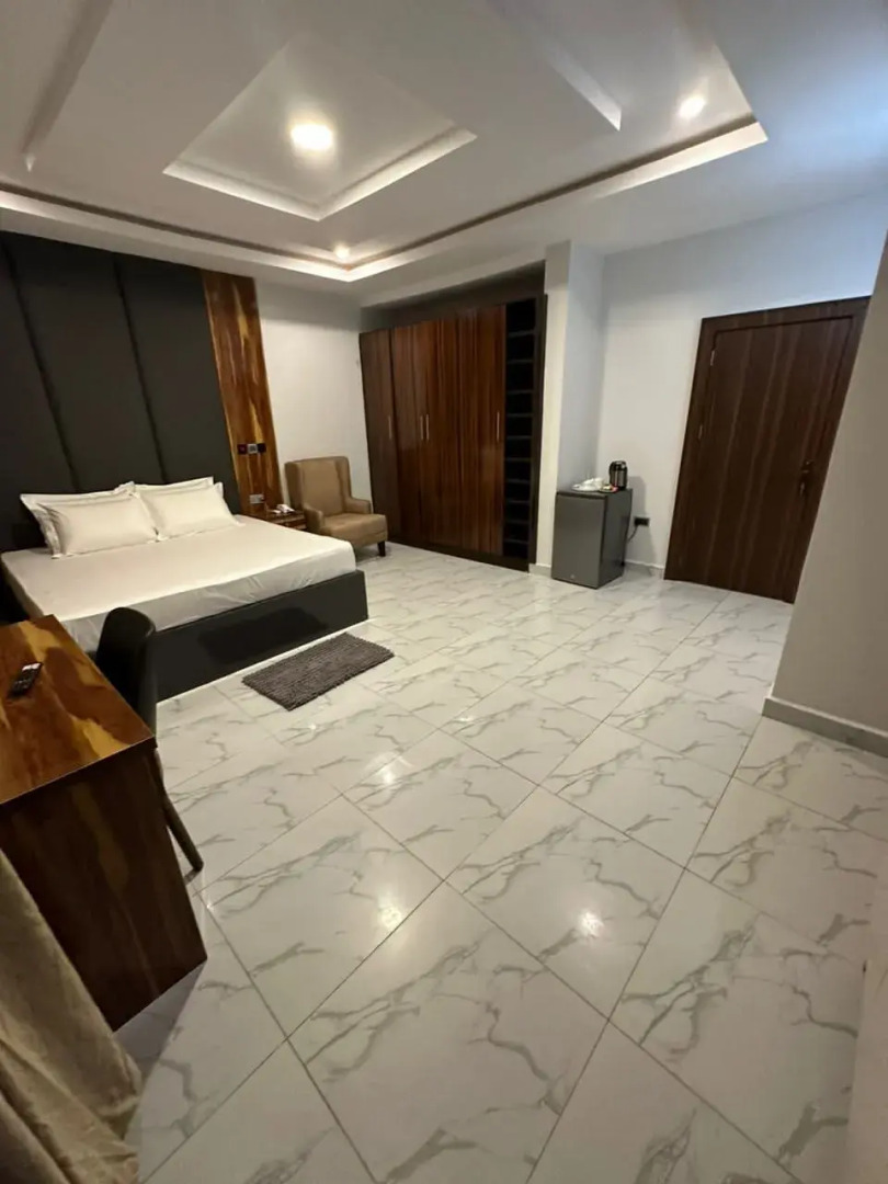 Отель De James Hotels and Suites