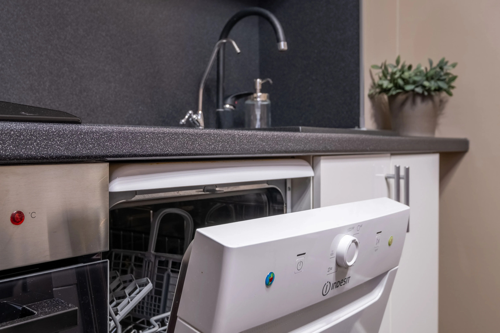 Апартаменты на Караванной