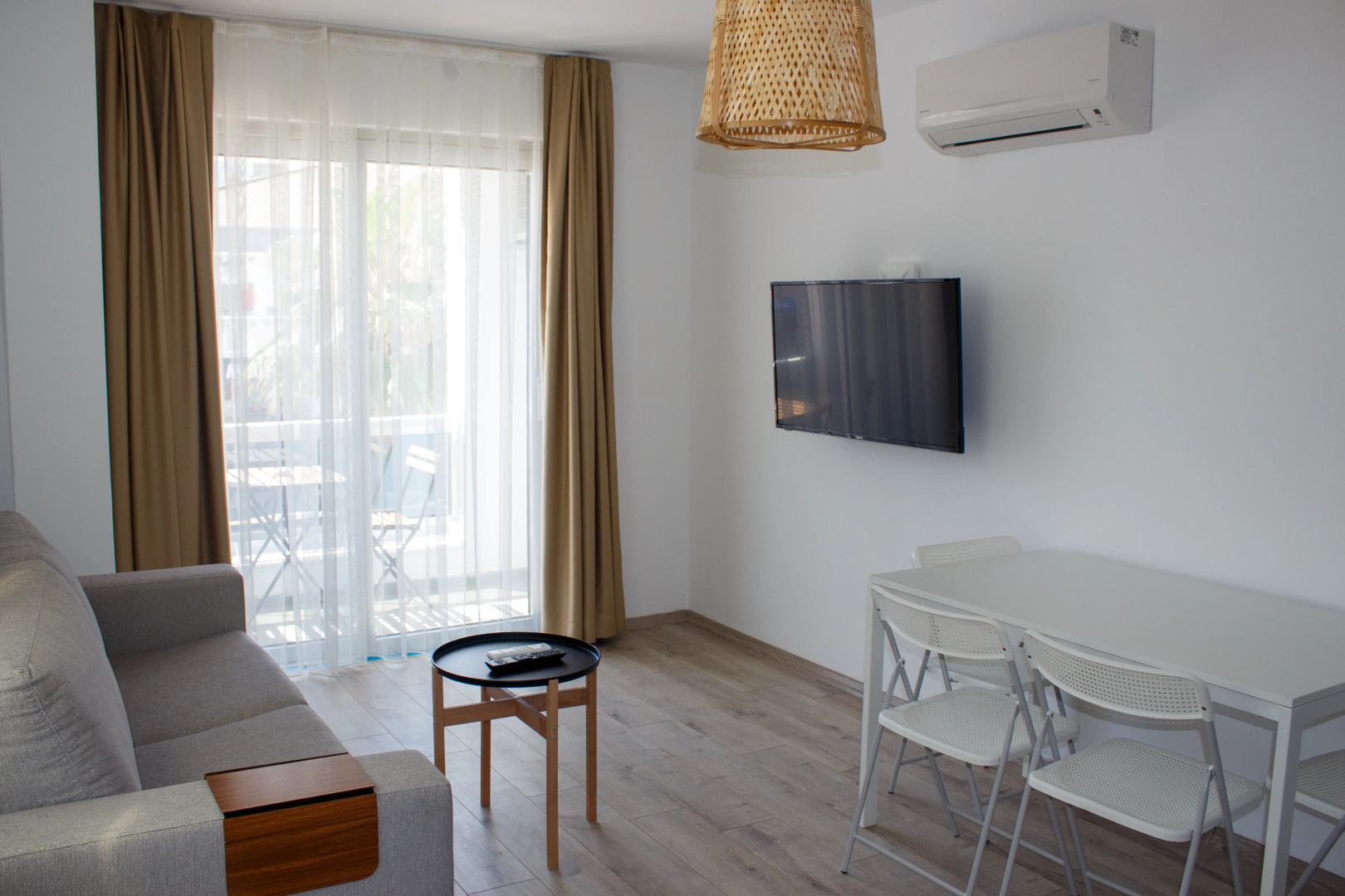 Отель Aloha Suites