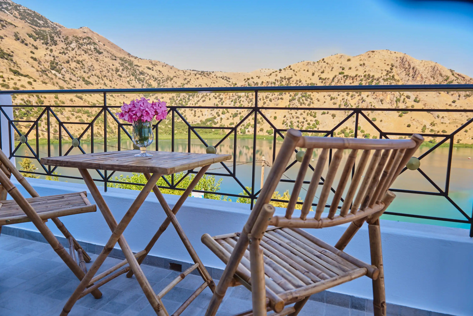 Отель Lake View Suites