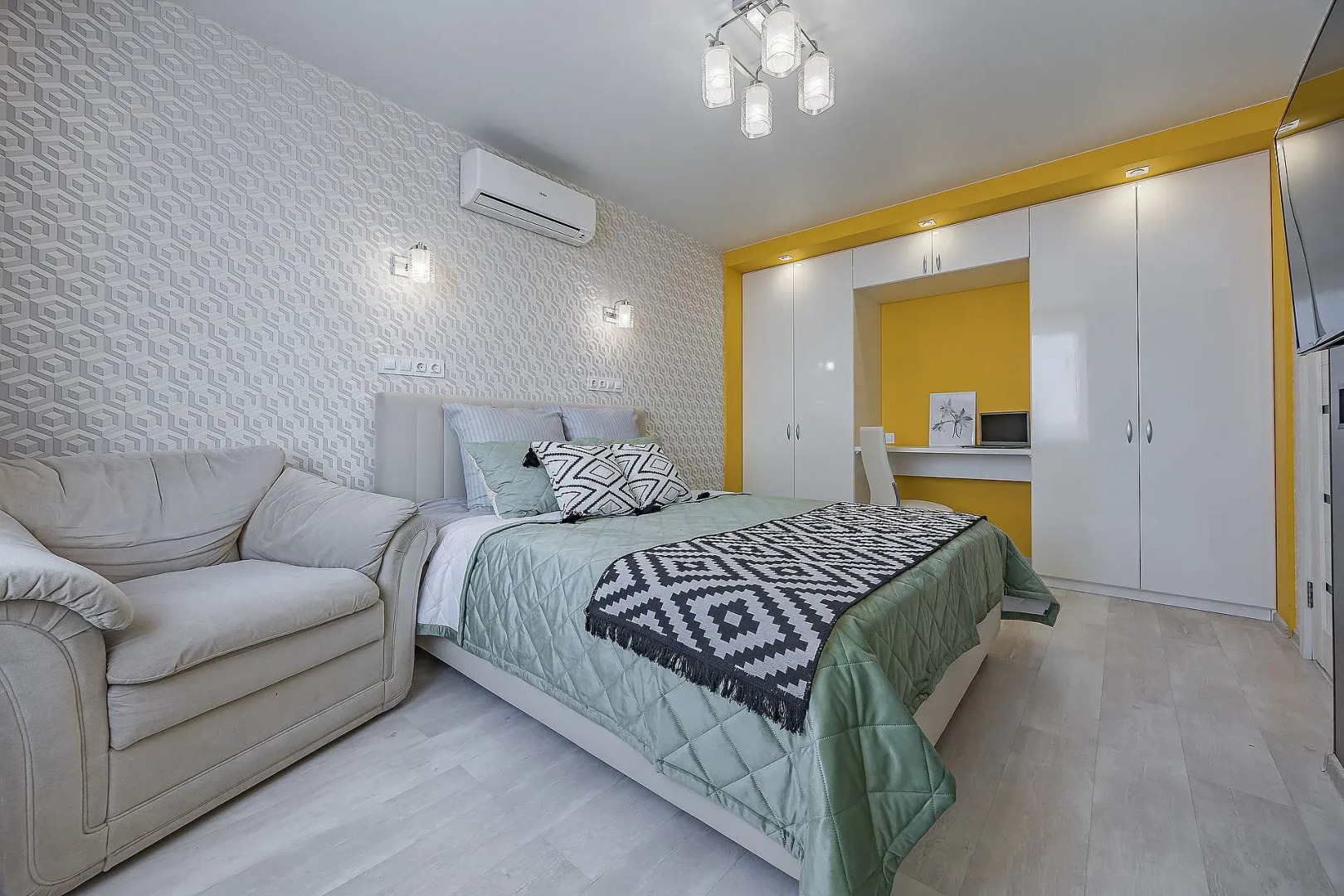 Апартаменты iZi Apart на Московском шоссе рядом ст. Метро  и Ж/Д Вокзал